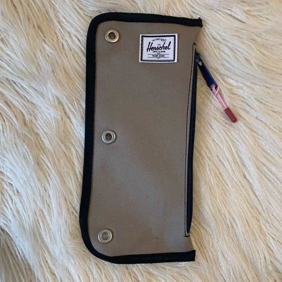 Herschel Repurpose Tan Binder Case - Picture 15 of 15
